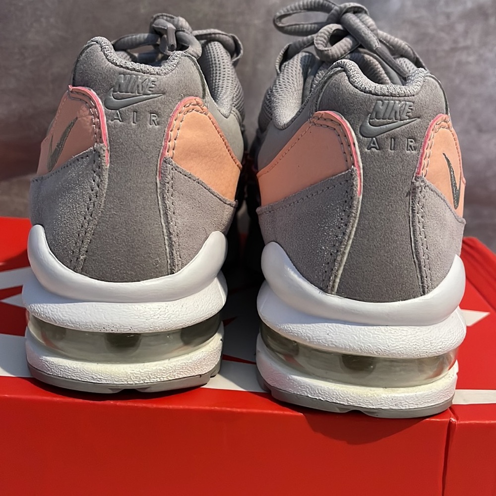 NIKE - Picture 5 of 10